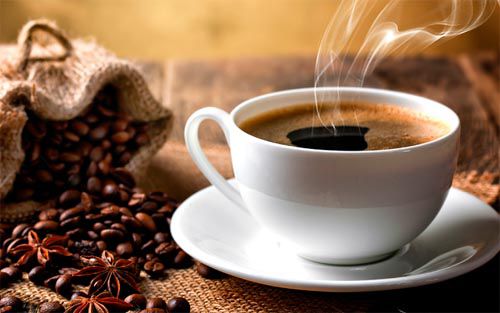 Cà phê hoặc các thức uống có chứa caffeine cũng làm giảm tác dụng của thuốc tuyến giáp vì caffeine